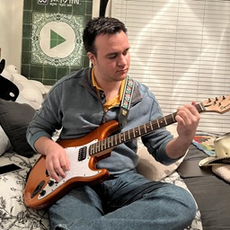 Hardie with guitar